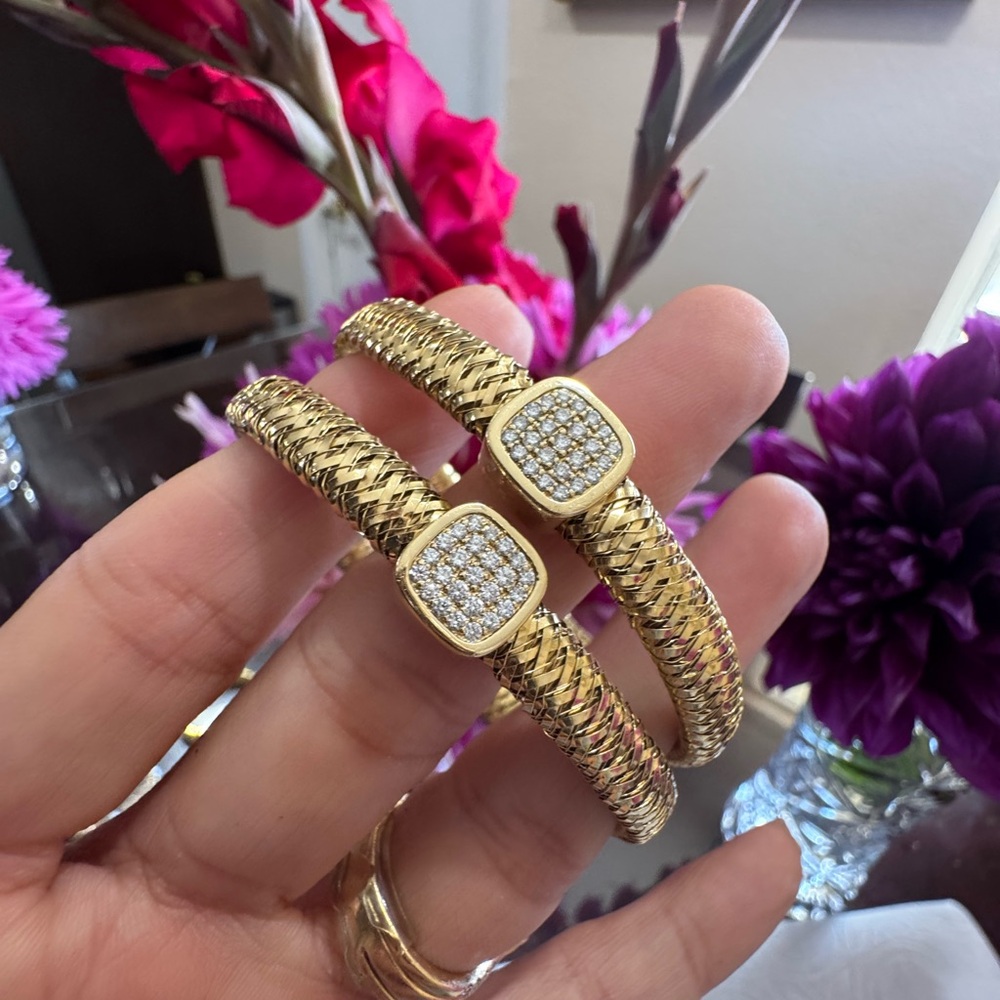 Stunning Authentic Roberto Coin Primavera Diamond Bangle Set 18K YG– 28.2 Grams